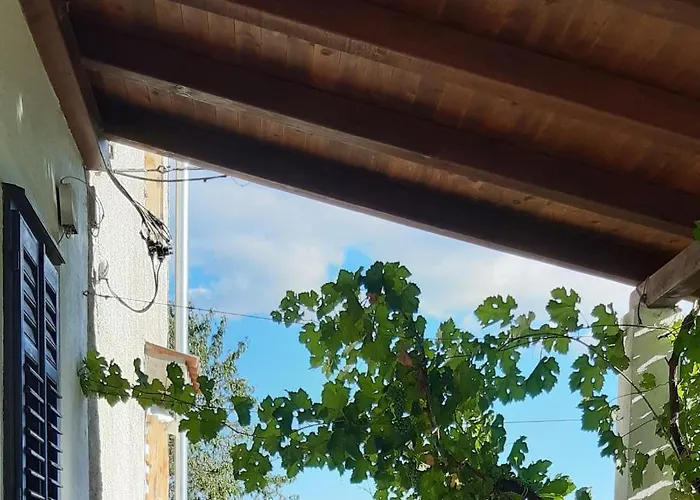 Holiday Loznati Дом отдыха *